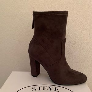 *New* Steve Madden Grey Suede Booties